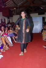 at Indian Hanger anniversary bash with Neeta Lulla fashion show in Mumbai on 2nd May 2012 (105).JPG